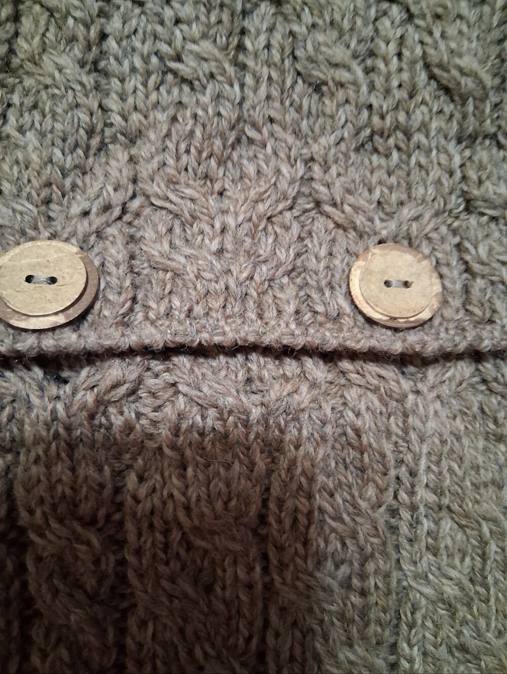 authentic Carraig Donn knitted buttoned snood scarf, Ireland , Merino Wool - Picture 4 of 5